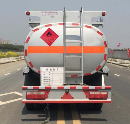 東風(fēng)多利卡4噸運油車