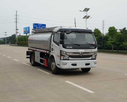 國(guó)六東風(fēng)D7普通液體運(yùn)輸車